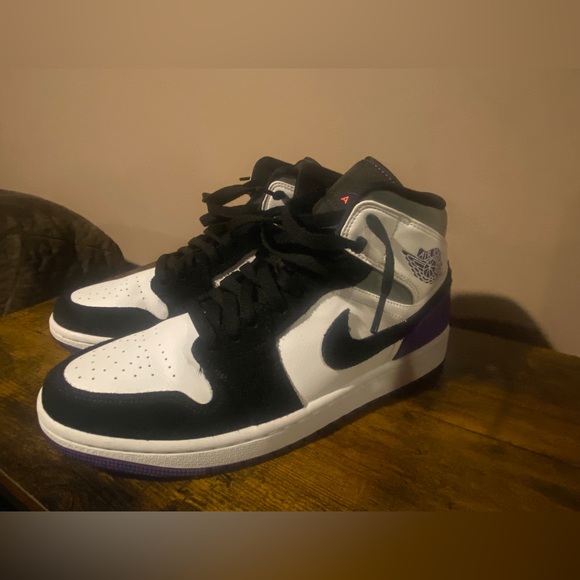 Jordan Other - Jordan 1 Mid SE ‘Varsity Purple’